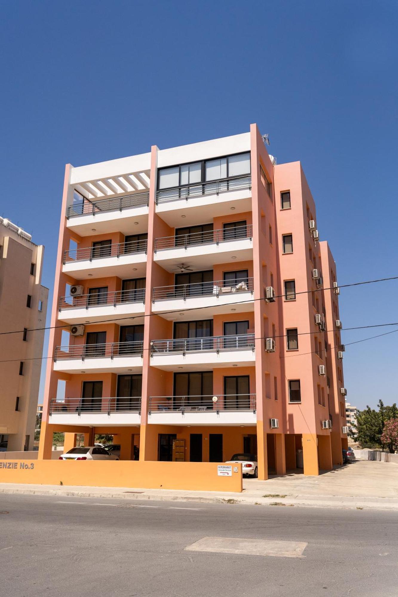 Isabella One Bedroom Larnaca Extérieur photo