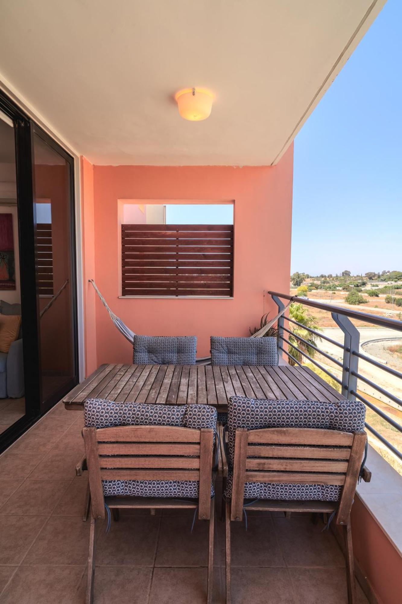 Isabella One Bedroom Larnaca Extérieur photo